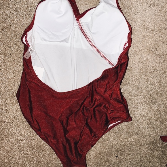 One piece swimsuit - Picture 2 of 3